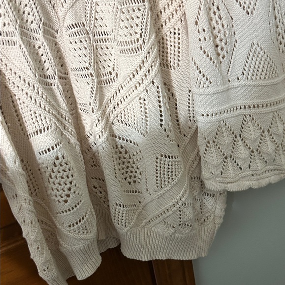 a.n.a Cream Textured Knit Sweater 22 in armpit to armpit and 28 in long. Nice - Picture 6 of 16